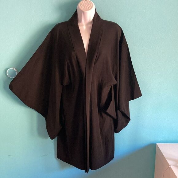 Japanese Style Black Kimono with Interior Tie One Size Sand Dollar Logo - Picture 1 of 11